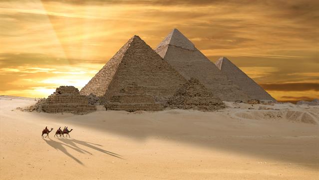 Die drei grossen Pyramiden von Gizeh (Mykerinos-, Chephren- und Cheops-Pyramide) in Ägypten